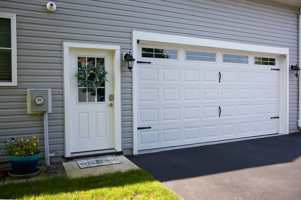 24/7 Emergency Garage Door Panel Replacement experts in Elkader, IA
